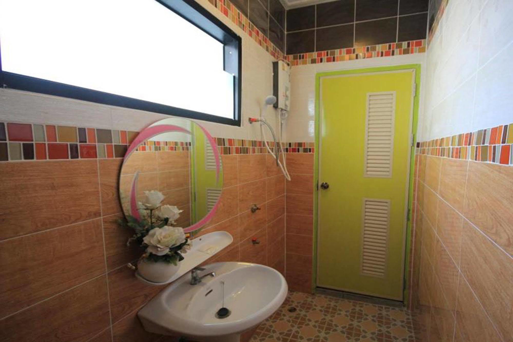 Home Place Hotel Csiangmaj Kültér fotó